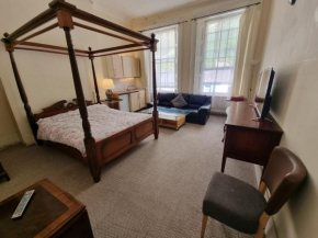 Studio Flat Next to Port and Cliffs